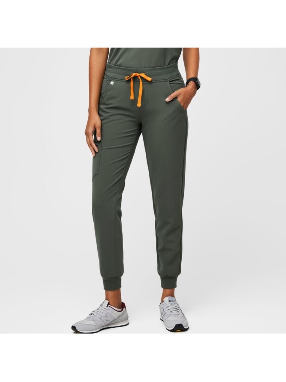Figs Zamora Jogger Scrub Pant in Moss